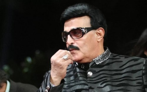 ليس بسبب الصلع ابداً... انكشف السر الذي حير الجميع وراء ارتداء سمير غانم (باروكة) طوال مسيرته الفنية.. لن تتوقعوها أبدا؟