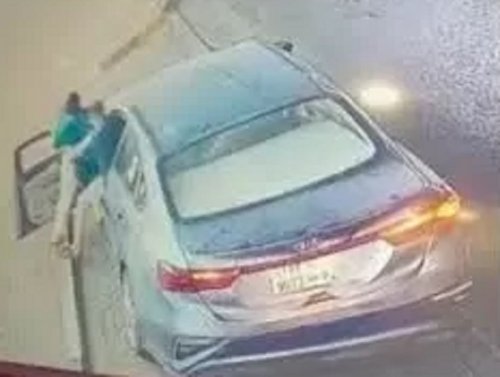 حادثة مؤلمة للغاية في الكويت .. اختطف فتاة حسناء بسيارته وخدرها وعندما أراد الاعتداء عليها أصيب بصدمة جعلته يفقد عقله .. مشاهد مخيفة !