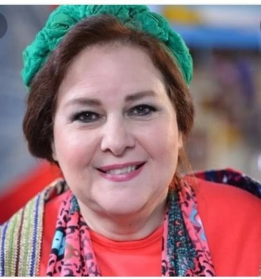 نزعت انبوب الأكسجين من فمها وقامت بأمر غريب وظلت تردد هذه الجملة .. تفاصيل مؤثرة عن آخر اللحظات في حياة الراحلة (دلال عبدالعزيز) في غرفة العناية المركزة مؤلم للغاية