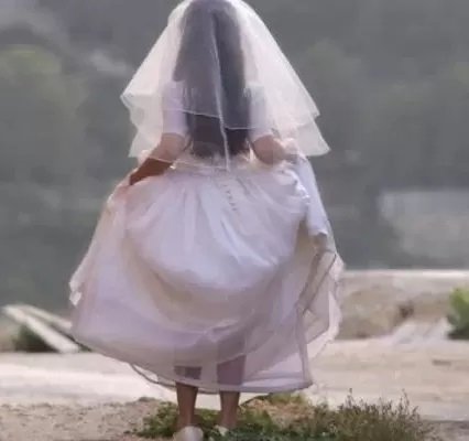 عروس أردنية قاصر تُنقل الى العناية المركزة بعد 24 ساعة من ليلة الدخلة فقط.. ما فعله بها العريس جنوني دون رحمة أو توقف