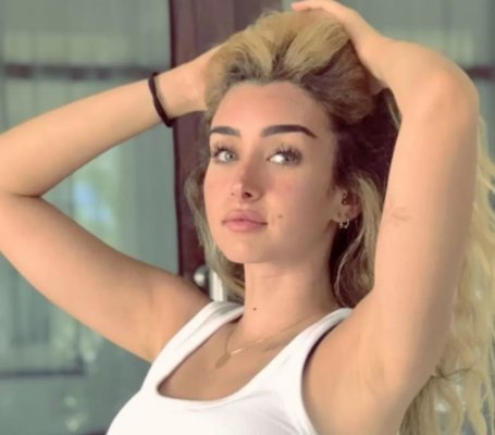 سألوا الفنانة الشابة هناء الزاهد بتحبي زوجة زوجك السابقة منة حسين فهمي.. فصدمت الجميع بالإجابة!