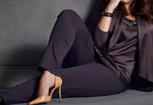 فتاة كويتية شديدة الحسن ذهبت إلى ساحر ليساعدها على الزواج.. وعندما دخلت إليه كان الصدمة التي دمرت حياتها!