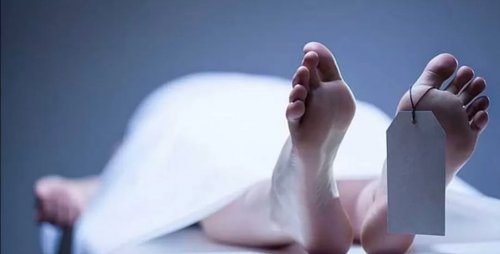 تسبب في صدمة لعائلته.. رجل يعود إلى منزله بعد مرور 24 ساعة على دفنه ووضع التراب عليه ...والمفاجأة في ردة فعل عائلتة