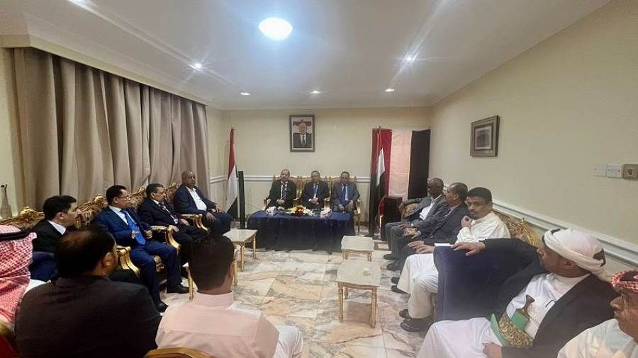 رئيس مجلس الشورى يزور السفارة اليمنية في البحرين ويلتقي ابناء الجالية