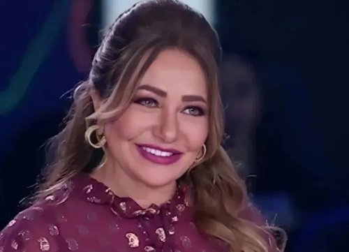 عندما أحرجت الفنانة المصرية ليلى علوي هذا الفنان وطلبت تقبيله على الهواء وامام جميع الحاضرين.. من أقوى حلقات إسعاد يونس !!