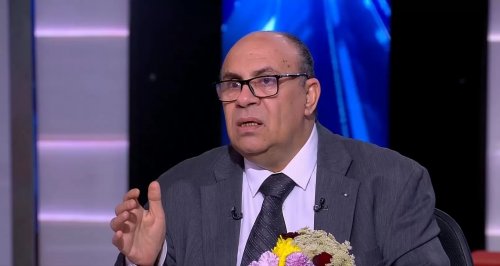 (زوجتي بتخوني بس بحبها.. أعمل إيه).. زوج بجح وضعيف يكشف بدون خجل ماتفعله زوجته بعلمه.. فصعقه مبروك عطية برد غير متوقع !!