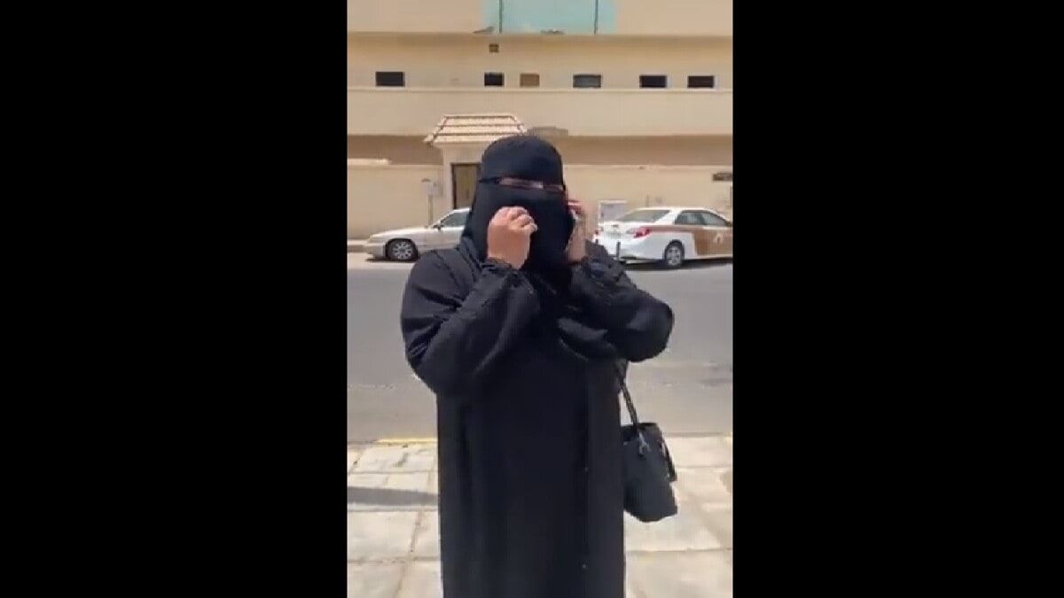 "مطرودة القريات".. سعودية تتهم "جمعية البر" بطردها وأطفالها من المنزل