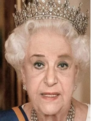 هذا النجمة فائقة الجمال دفنها زوجها بعد 3 أيام من وفاتها وأفقدها الراحل عمر الشريف سمعها وعشقت صوت الأذان رغم ديانتها.. لن تصدق من تكون ؟ (صور)