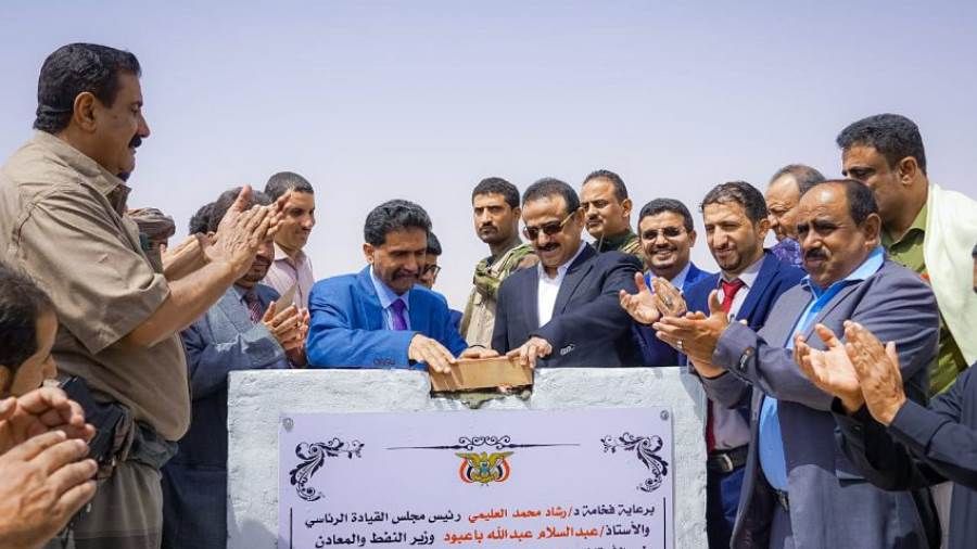 محافظ شبوة حجر اساس مشروع المحطة المركزية للغاز المنزلي