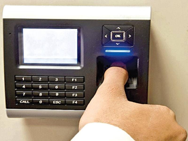 بعد رفع الإجراءات الاحترازية بكورونا في السعودية.. السماح بعودة استخدام البصمة لإثبات حضور وانصراف الموظفين بالقطاع العام