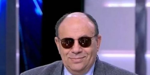 متصلة تعترف بكل جُرأة انها تخون زوجها لأنه ضعيف ولا يفعل هذا الأمر !.. مبروك عطية صعقها برد صادم لايخطر على بال ابليس!!