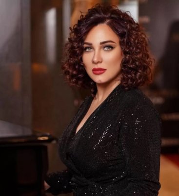 كأنت قبيحة وحجم مناخيرها سيصدمك.. شوف دلوقتي صورة نادرة لسلاف فواخرجي قبل اختراع البوتوكس والفيلر!