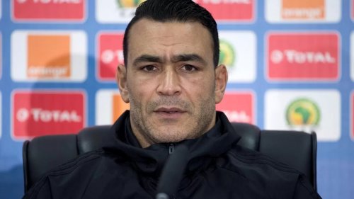 بدون علم زوجته.. زواج اللاعب عصام الحضري (عرفي) من هذه الممثلة الشهيرة يصدم الوسط.. لن تصدق من هي الحقيقة كاملة