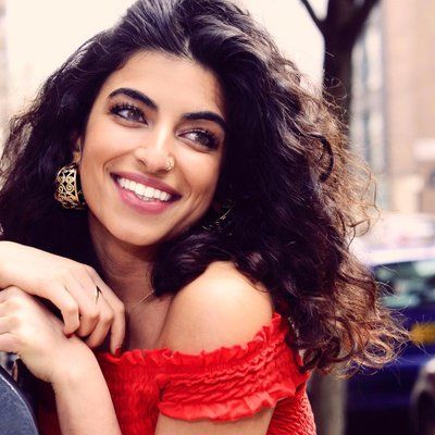 ببطن مكشوف وسيقان عريانة.. فنانة سعودية شهيرة تصدم الجميع وتظهر بإطلالة جريئة للغاية.. شاهد صور