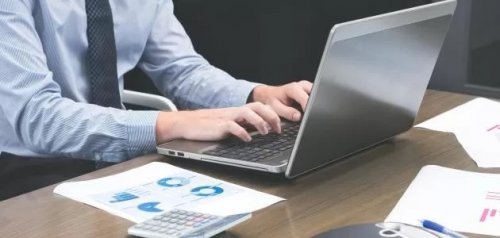 دراسة تكشف.. يزيد الجلوس لمدة 8 ساعات في اليوم من خطر الإصابة بهذا المرض القاتل! الذي قد يودي بحياتة