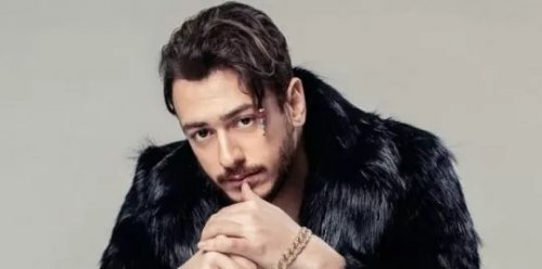 بالصورة.. لن تصدق ان هذه الممثلة الحسناء هي ام سعد لمجرد صورو حصرية تجمهما وهو يؤدي مناسك العمرة برفقة والدته