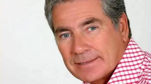 شوف دلوقتي قوة الشبه بين الفنان المصري مصطفى فهمي وإبنه الشاب الوسيم من زوجته الإيطالية الأولى.. (فولة وانقسمت نصين)