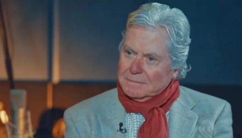 صورة نادرة من (ليلة دخلة) ميرفت أمين وحسين فهمي قبل 48 عاماً.. ظهرت كالأميرات بجانبه ...شوف دلوقتي