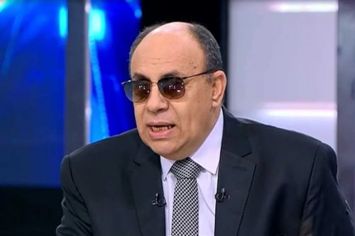 متصل جريئ: رجعت لبيتي من الشغل ولما دخلت غرفة النوم اكتشفت صدمة العمر.. رد غير متوقع من مبروك عطية: متطلقهاش