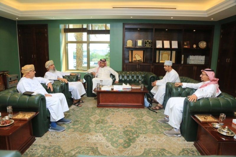 وفد من وزارة الدفاع العمانية يزور "دهانات الجزيرة" ويطلع على أحدث تقنياتها وابتكاراتها.. شاهد صور