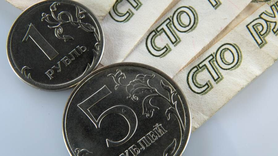 وزير المالية الروسي يرجح إجراء تدخلات في سوق العملات (الأهداف)