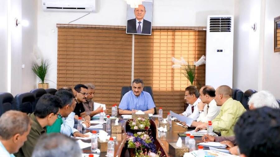 لملس يناقش الجوانب المتصلة بالمشاريع الخدمية والترتيبات لاستقبال عيد الاضحى