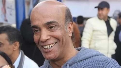 ممثل شهير أثقلته الديون وضاقت به الحياة فلجأ للفنان عادل إمام.. رد الزعيم جعله ينهار من البكاء!! استعاد الفنان سليمان عيد، موقف غير متوقع