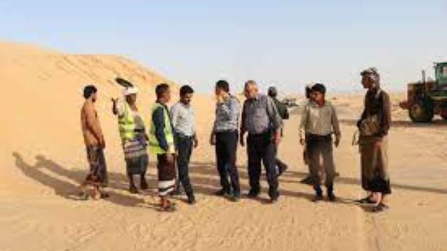 نزول فريق هندسي مشترك لطريق عتق العبر