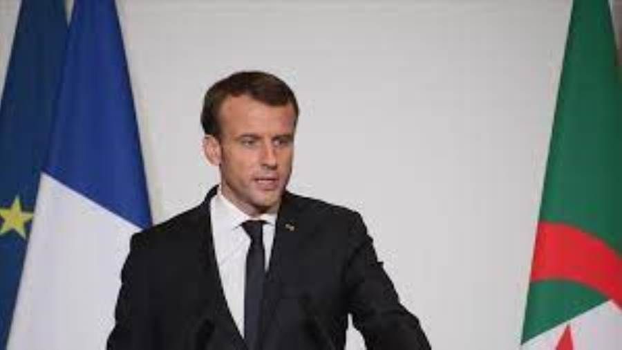 ماكرون يهنئ الجزائر بالاستقلال ويأمل بتعزيز العلاقات