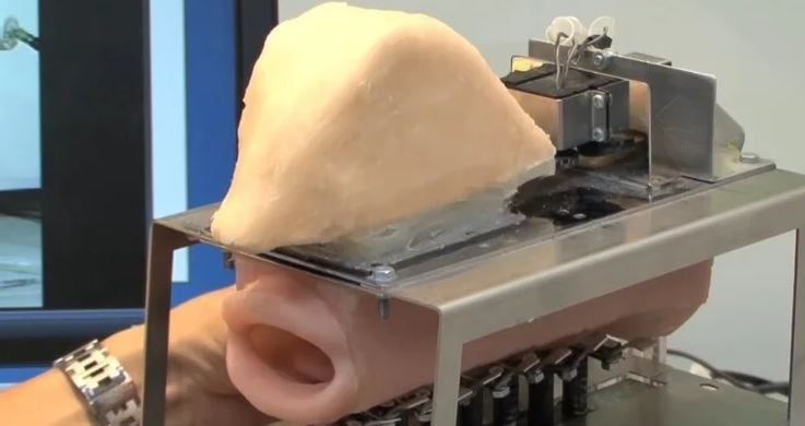 من "الطفل الزاحف" حتى "سيمرويد".. هذه أكثر "الروبوتات" غرابة على مر السنين