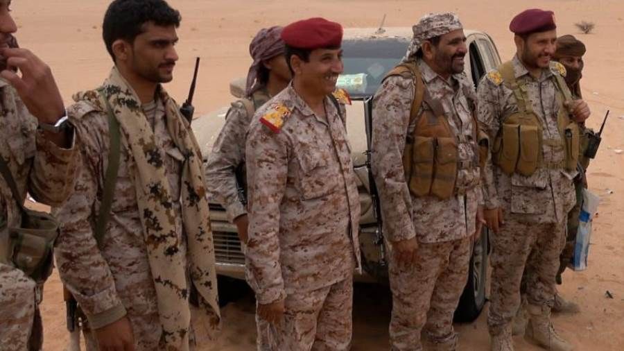 مساعد رئيس هيئة الاستخبارات ومدير دائرة الأمن العسكري يتفقدّان أبطال الجيش بجبهة الريان