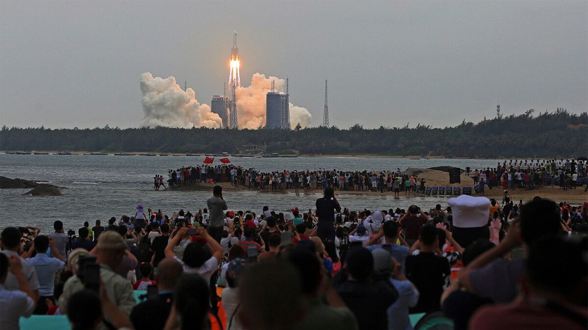 ما احتمال وقوع إصابات بين البشر من أجزاء الصواريخ العائدة من الفضاء؟