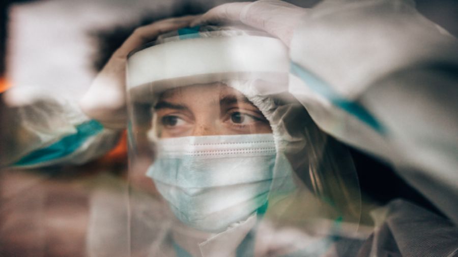 علامة تحذير لأحدث سلالة أوميكرون.. "تصدم" المصابين في الليل!