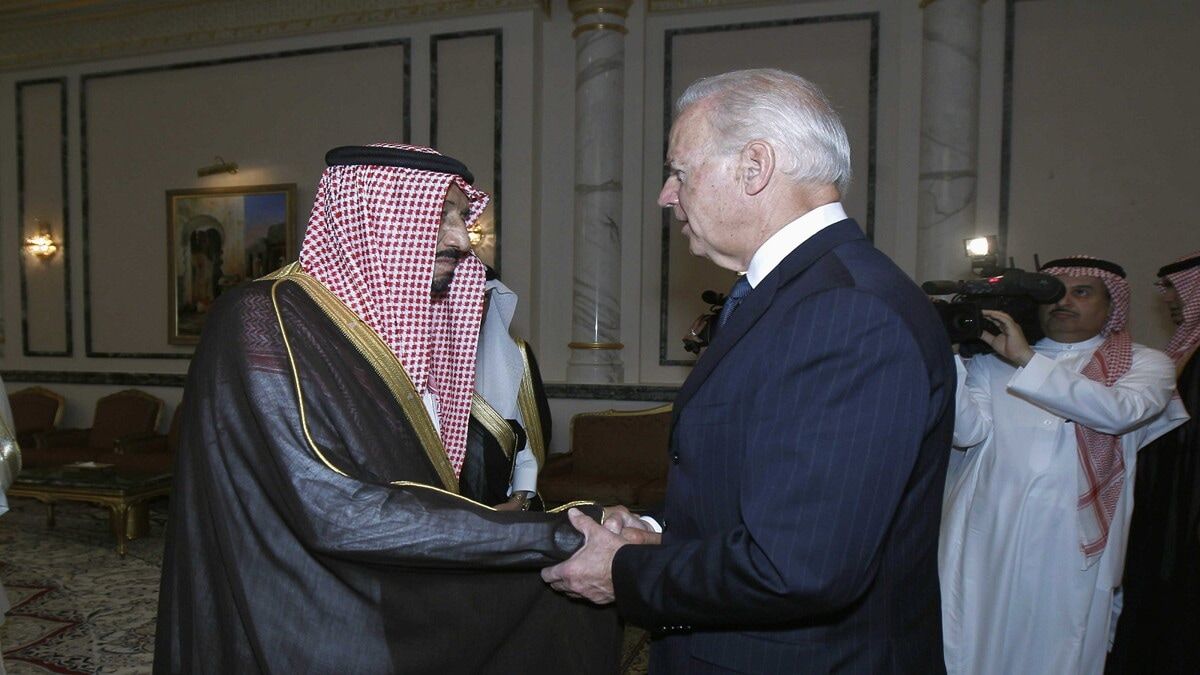 البيت الأبيض: بايدن يتجنب المصافحة خلال زيارته للشرق الأوسط