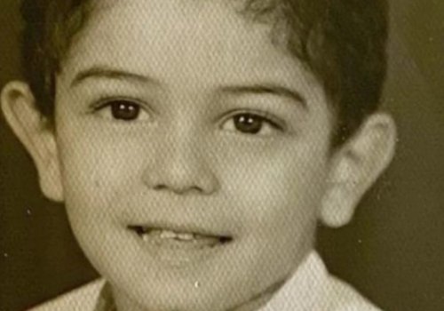 هذا الطفل الوسيم اقتحم مجال الدراما التليفزيونية من خلال مسلسل (قلب حبيبة).. فنان مصري شهير اختير ليكون سفيرا للنوايا الحسنة.. خمنوا من يكون؟!!