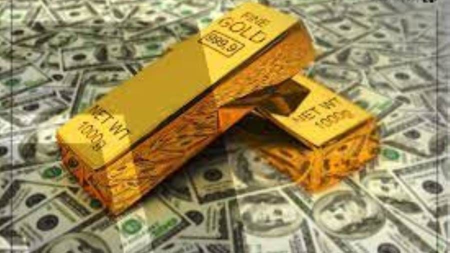 تقرير يوضح أن الذهب ينخفض مع ارتفاع الدولار