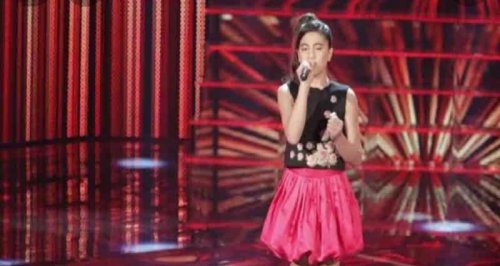 فاكرين طفلة ذافويس (لين الحايك) التي توجت باللقب قبل سنوات في فريق كاظم الساهر؟؟ ..شاهدوا كيف أصبحت اليوم بعد ان كبرت وأصبحت شابه في سن المراهقه جمال وانوثةصارخه!!(صورة)