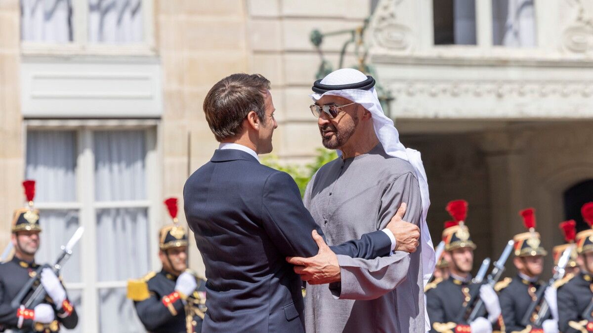 محمد بن زايد يؤكد لماكرون "دعم أبوظبي لأمن الطاقة في فرنسا والعالم"