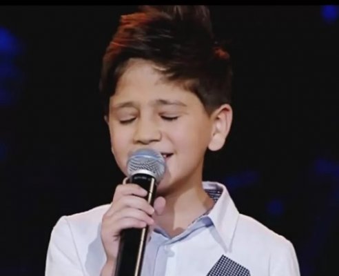 فاقت وسامتة أحمد عز شوف دلوقتي : نجم ذا فويس كيدز (عبد الرحيم الحلبي) الذي أذهل كاظم ونانسي وتامر؟.. شوف دلوقتي كيف تغيرت ملامحه تماما بعد 7 أعوام!...فيديو