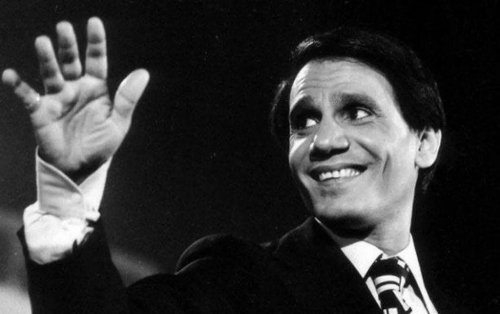 عشقها العندليب عبد الحليم حافظ وحين تسلّل لغرفتها ليلاً ليرتكب فعلته توفيت ففقد عقله وجن جنونه..