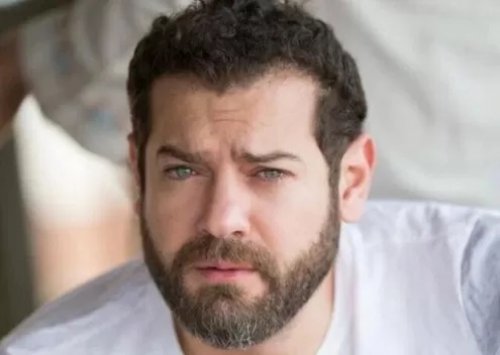 مهنة عمرو يوسف قبل الشهرة ستصدمك والمفاجأة في سبب انفصاله عن مي نور الشريف!