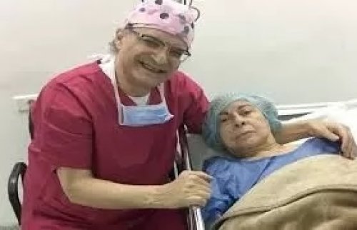 لن تصدق ان هذه العجوز المشلولة كانت أجمل نجمات الفن المصري ... تزوجت العندليب ولفظت أنفاسها الأخيرة في دار المسنين والمفاجأة في وصيتها!!