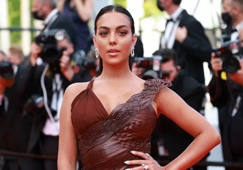 جورجينا تخرج عن صمتها وتفضح أسرار غرفة النوم الخاصة مع كريستيانو رونالدو .. هذا ما نفعله سوياً كل يوم بالسر و دون أن معرفة احد!!