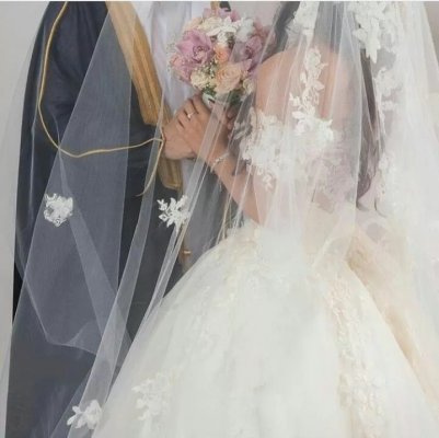 في ليلة الدخلة .. عريس متهور يريد أن يثبت رجولته فصعق زوجته وأخافها بعد أن رأت ما اخرجه أمامها ففقدت وعيها تماماً .. لن تصدق ماذا شافت