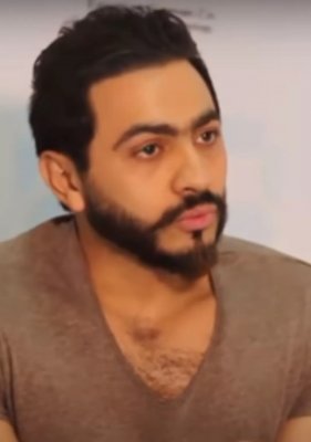 نسخة مصغرة عنه.. لن تصدق مقدار الشبه بين تامر حسني وابنه الصغير!! فولة وانقسمت نصين