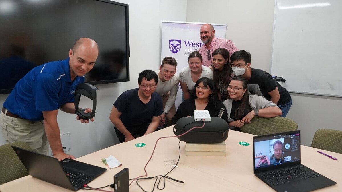 باحثون يجرون أول اتصال هولوغرافي عابر للحدود