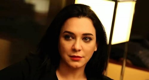 سلاف فواخرجي توجه رسالة مؤثرة لابنها حمزة.. لن تصدق كيف رد عليها! بهذا الرد الصادم