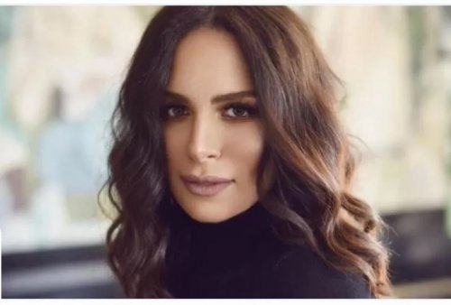 آمال ماهر تقطع الغناء بشكل مفاجئ وتصدع بالأذان على المسرح.. وهذا رد فعل الجمهور نحوها مافعلوه صادم