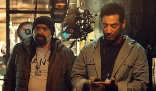 من بائع فول فقير لا يملك قوت يومه إلى هوليود.. فنان شهير تحدى محمد رمضان ووصل للعالمية مع نجمة أمريكية حاصلة على الأوسكار من يكون