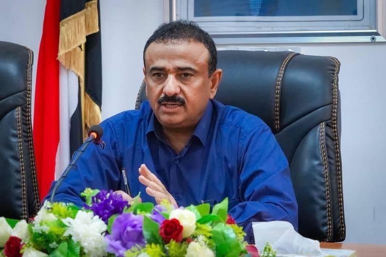 محافظ شبوة يحذر من استغلال الإخوان لشركات النفط وتهديد عتق